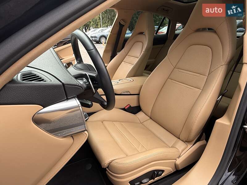 Фастбэк Porsche Panamera 2022 в Днепре