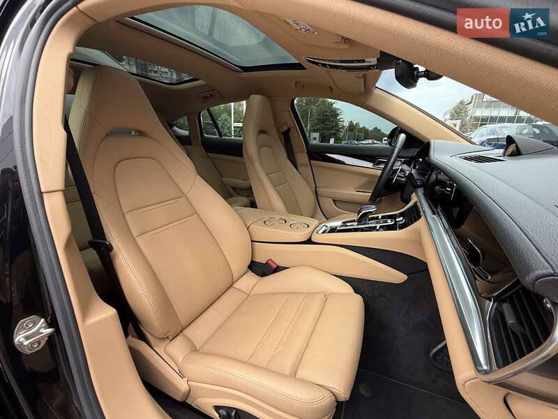 Фастбэк Porsche Panamera 2022 в Днепре