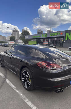 Фастбэк Porsche Panamera 2013 в 