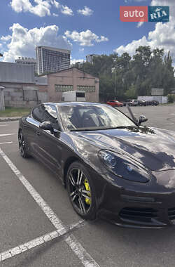 Фастбэк Porsche Panamera 2013 в 