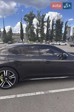 Фастбэк Porsche Panamera 2013 в 
