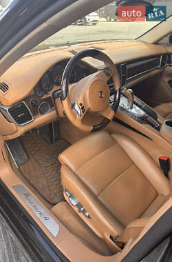 Фастбэк Porsche Panamera 2013 в 