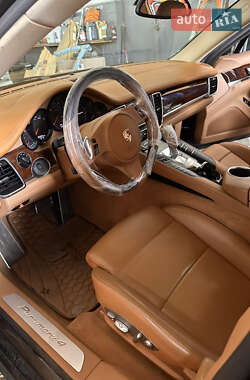 Фастбэк Porsche Panamera 2013 в 