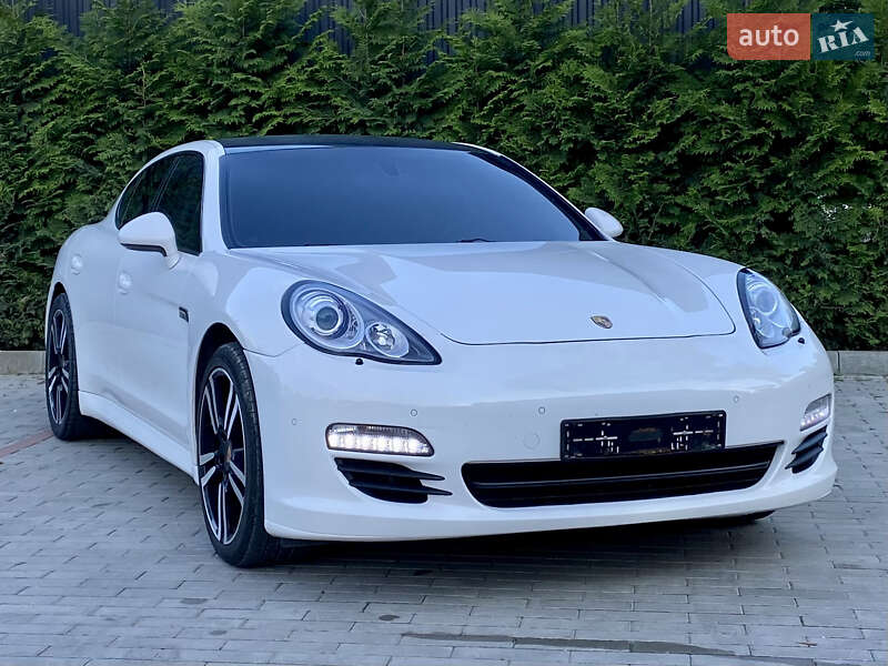 Фастбэк Porsche Panamera 2012 в Днепре