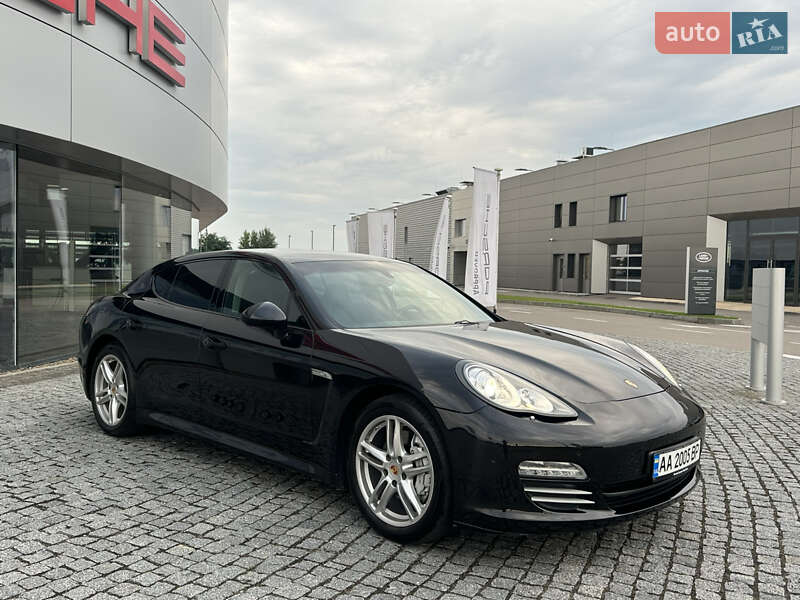 Фастбек Porsche Panamera 2011 в Києві