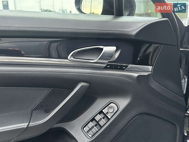 Фастбек Porsche Panamera 2011 в Києві