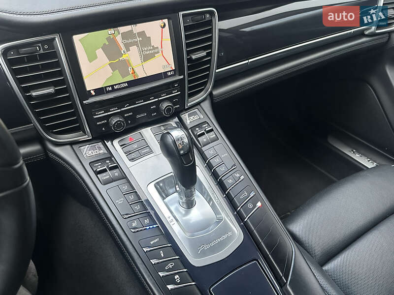Фастбек Porsche Panamera 2011 в Києві