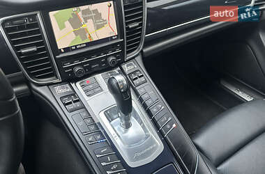 Фастбэк Porsche Panamera 2011 в 