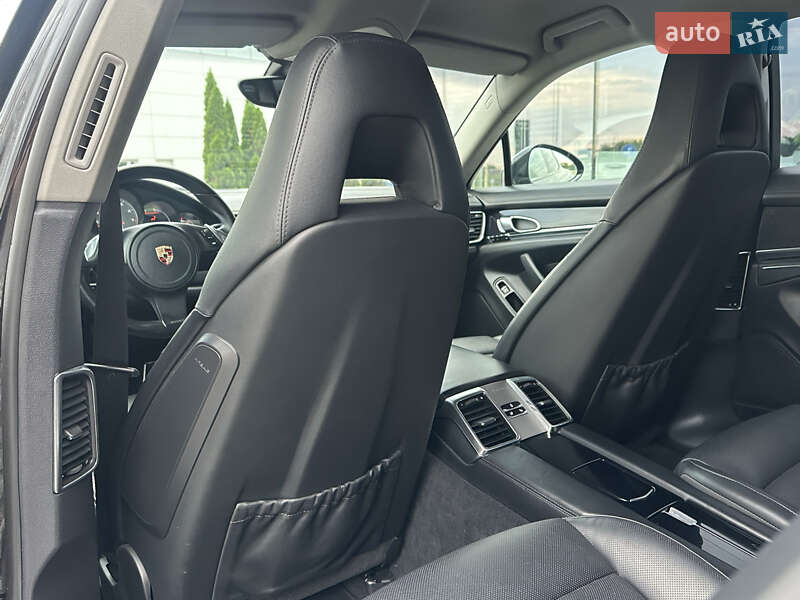 Фастбек Porsche Panamera 2011 в Києві