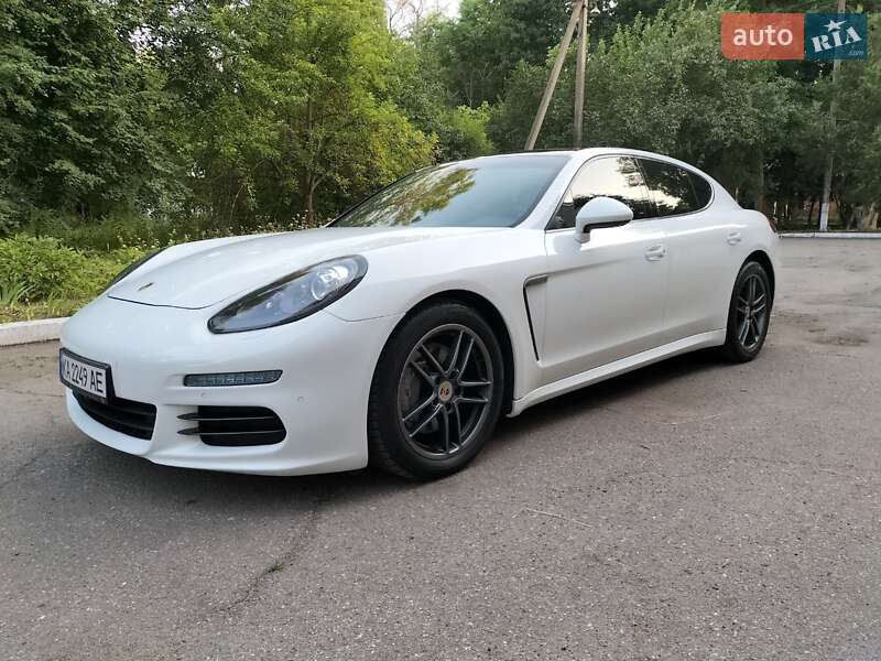 Фастбэк Porsche Panamera 2013 в Бершади