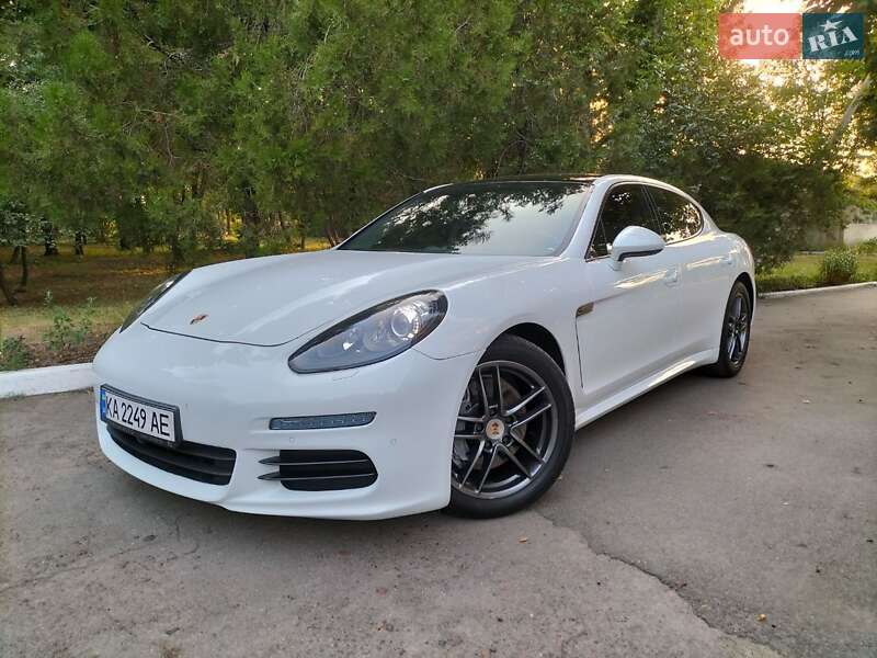 Фастбэк Porsche Panamera 2013 в Бершади