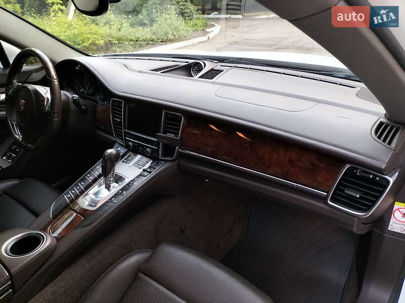 Фастбэк Porsche Panamera 2013 в Бершади