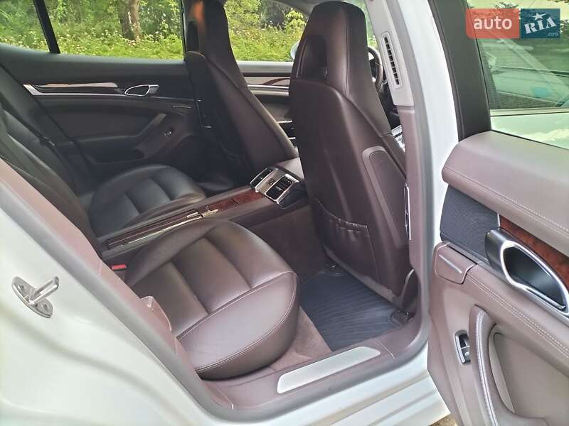 Фастбэк Porsche Panamera 2013 в Бершади