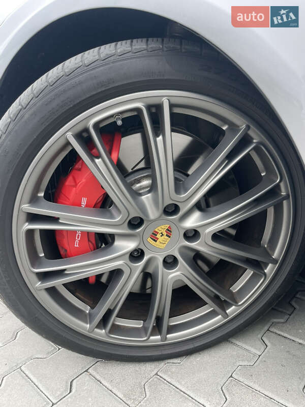 Фастбэк Porsche Panamera 2017 в Киеве