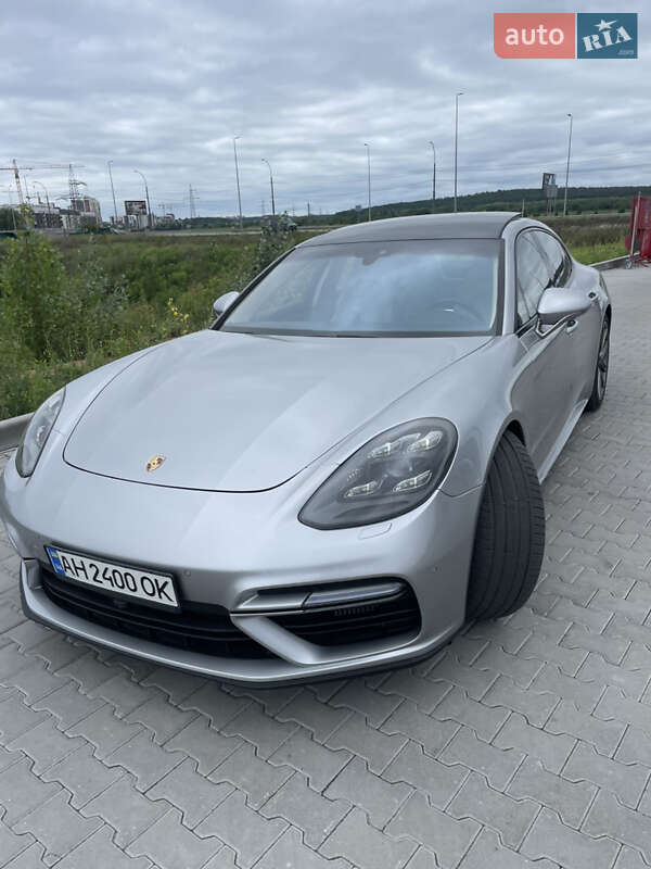 Фастбэк Porsche Panamera 2017 в Киеве