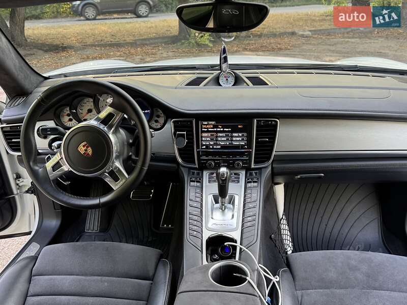 Фастбэк Porsche Panamera 2012 в Желтых Водах