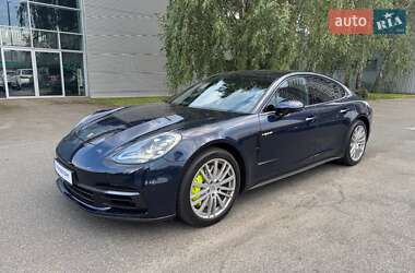 Фастбэк Porsche Panamera 2018 в Киеве