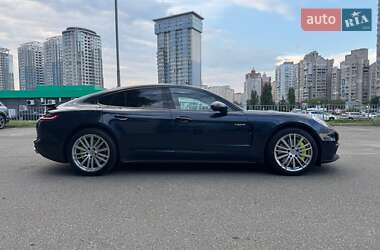 Фастбек Porsche Panamera 2018 в Києві