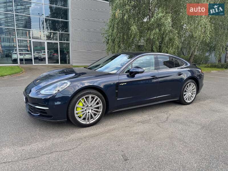 Фастбэк Porsche Panamera 2018 в Киеве