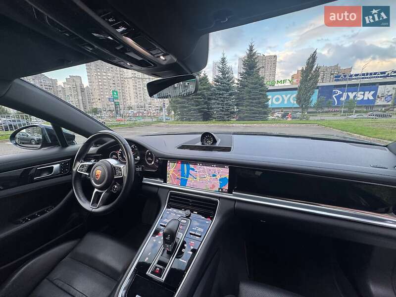Фастбэк Porsche Panamera 2018 в Киеве