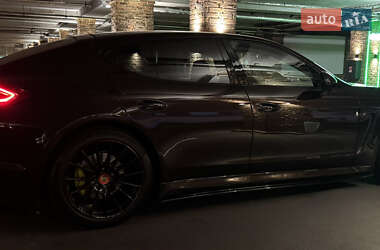 Фастбэк Porsche Panamera 2010 в 