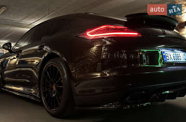 Фастбэк Porsche Panamera 2010 в 