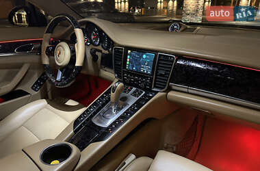 Фастбэк Porsche Panamera 2010 в 