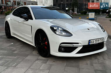 Фастбэк Porsche Panamera 2018 в Киеве