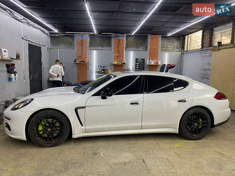 Фастбэк Porsche Panamera 2016 в Львове
