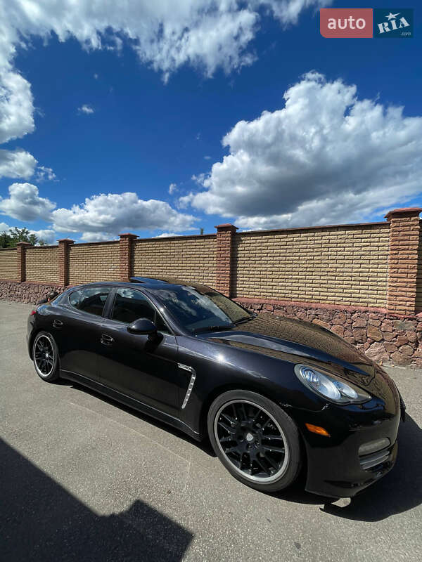 Фастбек Porsche Panamera 2010 в Києві