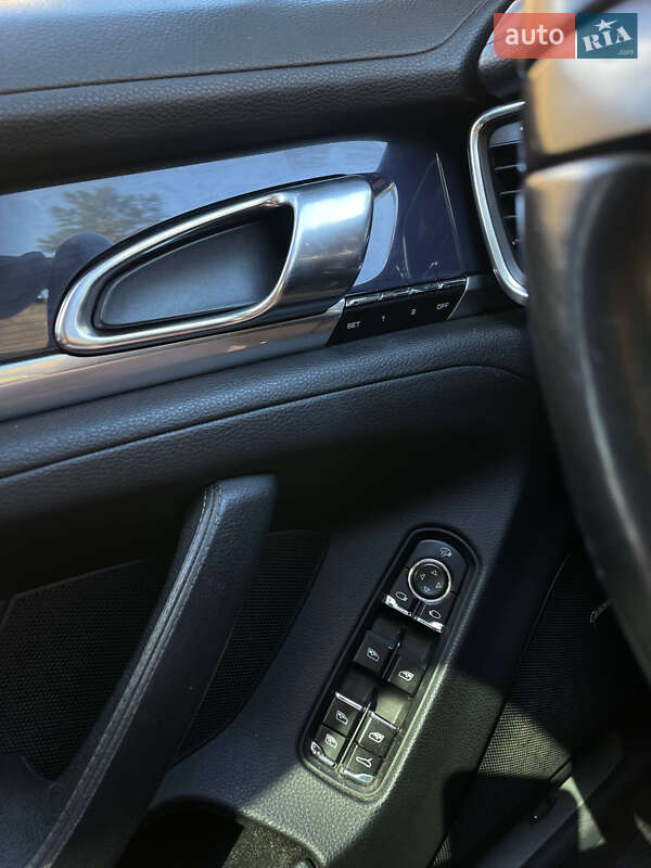 Фастбек Porsche Panamera 2010 в Києві