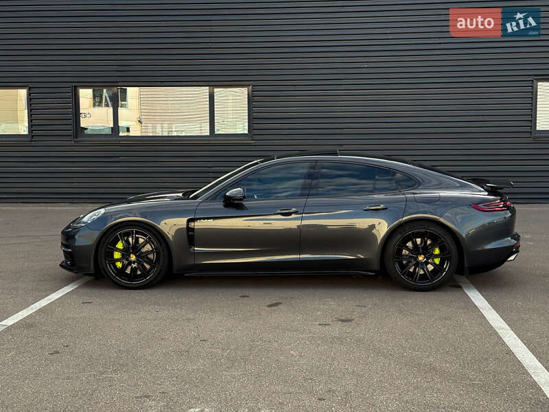 Фастбэк Porsche Panamera 2017 в Киеве