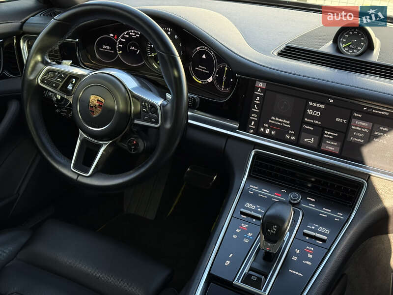 Фастбэк Porsche Panamera 2017 в Киеве