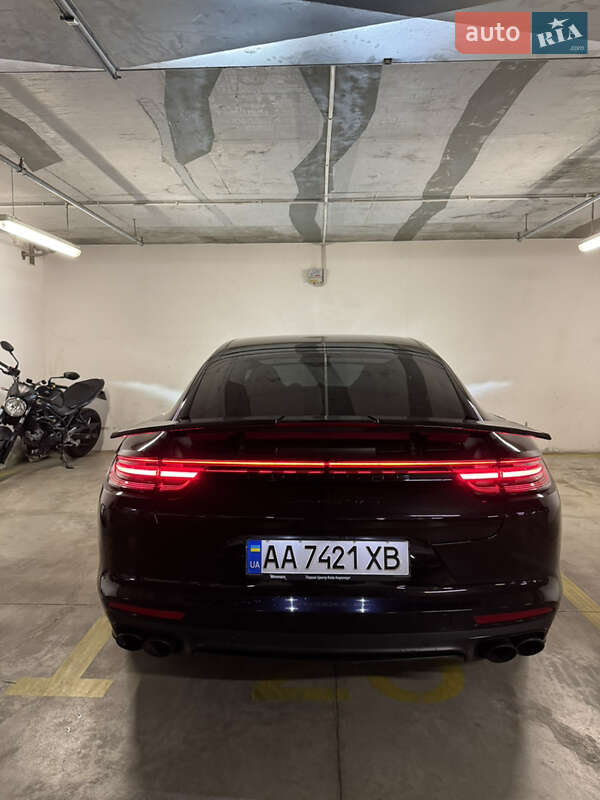 Фастбэк Porsche Panamera 2019 в Киеве