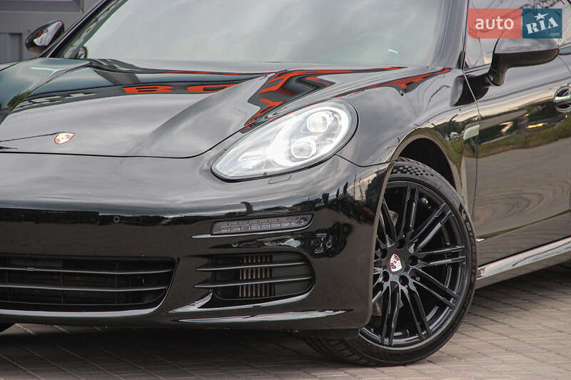 Фастбэк Porsche Panamera 2014 в Одессе
