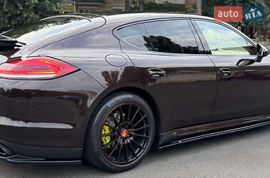 Фастбэк Porsche Panamera 2010 в 