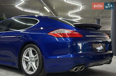 Фастбэк Porsche Panamera 2010 в 
