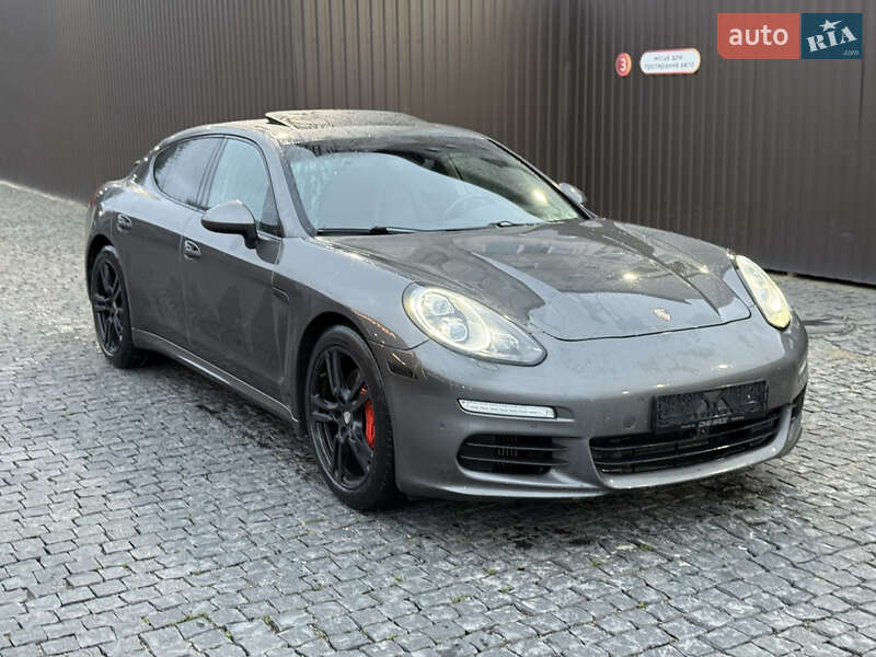 Фастбэк Porsche Panamera 2013 в 