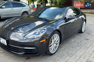 Фастбэк Porsche Panamera 2018 в Днепре