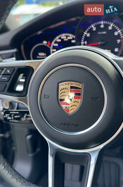 Фастбэк Porsche Panamera 2018 в 