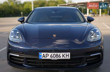 Фастбэк Porsche Panamera 2019 в 