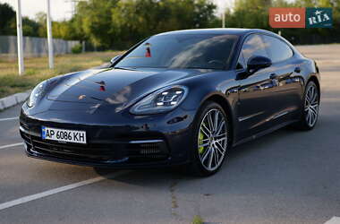 Фастбэк Porsche Panamera 2019 в 