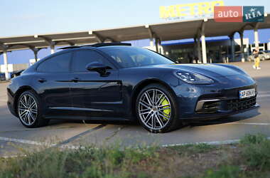 Фастбэк Porsche Panamera 2019 в 