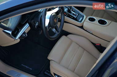 Фастбэк Porsche Panamera 2019 в 