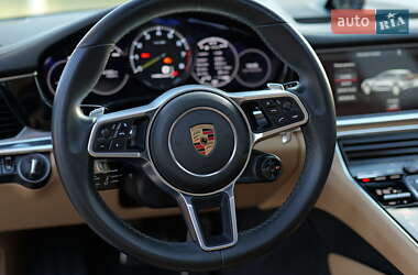 Фастбэк Porsche Panamera 2019 в 