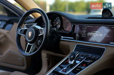 Фастбэк Porsche Panamera 2019 в 