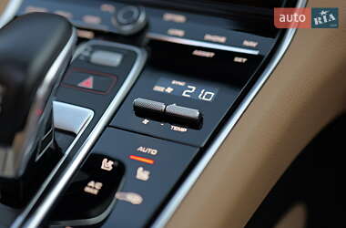 Фастбэк Porsche Panamera 2019 в 