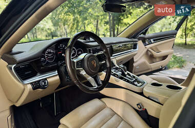 Фастбэк Porsche Panamera 2018 в 