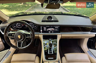 Фастбэк Porsche Panamera 2018 в 