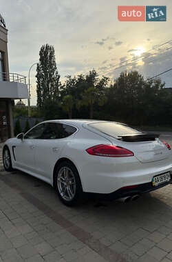 Фастбэк Porsche Panamera 2013 в 